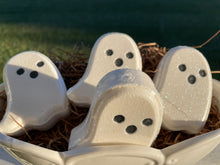 Load image into Gallery viewer, Bath bomb - 4.5 oz - Ghost