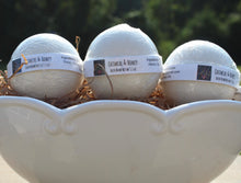 Load image into Gallery viewer, Bath bomb - 5.5 oz - Oatmeal & Honey