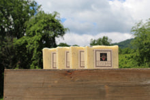 Load image into Gallery viewer, Lemongrass & poppyseed soap