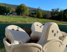 Load image into Gallery viewer, Bath bomb - 4.5 oz - Ghost