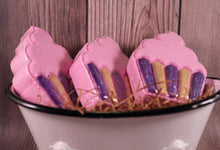 Load image into Gallery viewer, Bath bomb - 4.5 oz - Cupcake
