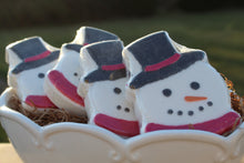 Load image into Gallery viewer, Bath bomb - 5.25 oz - Magic Snowman