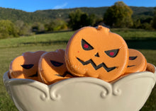 Load image into Gallery viewer, Bath bomb - 5 oz - Jack-O-Lantern