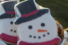 Load image into Gallery viewer, Bath bomb - 5.25 oz - Magic Snowman