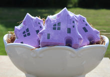 Load image into Gallery viewer, Bath bomb - 5 oz - Princess Castle/Haunted House