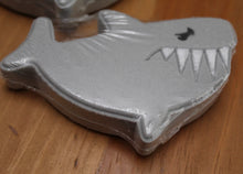 Load image into Gallery viewer, Shark Bath bomb - 4.5 oz - Bite me! Scent