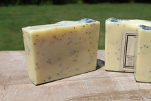 Load image into Gallery viewer, Lemongrass & poppyseed soap