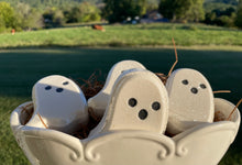 Load image into Gallery viewer, Bath bomb - 4.5 oz - Ghost