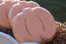 Load image into Gallery viewer, Bath bomb - 5 oz - pumpkin