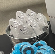Load image into Gallery viewer, Shark Bath bomb - 4.5 oz - Bite me! Scent