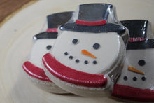 Load image into Gallery viewer, Bath bomb - 5.25 oz - Magic Snowman
