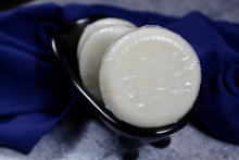 Load image into Gallery viewer, Shampoo bar - Lavender &amp; Peppermint EO
