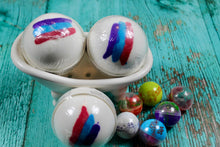 Load image into Gallery viewer, Bath bomb - 5.5 oz - Rainbow - TOY INSIDE!
