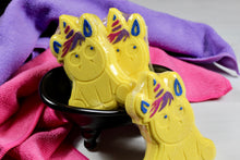 Load image into Gallery viewer, Bath bomb - 4.5 oz - Baby Unicorn - Fruity rings
