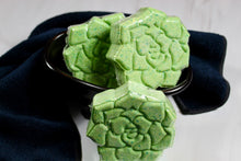 Load image into Gallery viewer, Bath bomb - 4.75 oz - Succulent

