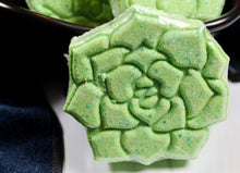 Load image into Gallery viewer, Bath bomb - 4.75 oz - Succulent
