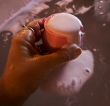 Load image into Gallery viewer, Red agate heart inside Bath bomb - 4.7 oz - LOVE SPELL cauldron
