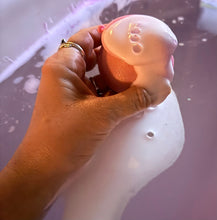 Load image into Gallery viewer, Red agate heart inside Bath bomb - 4.7 oz - LOVE SPELL cauldron
