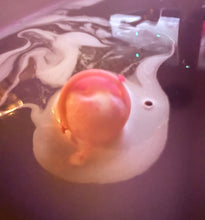 Load image into Gallery viewer, Red agate heart inside Bath bomb - 4.7 oz - LOVE SPELL cauldron
