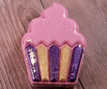 Load image into Gallery viewer, Bath bomb - 4.5 oz - Cupcake
