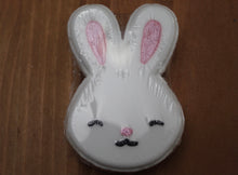 Load image into Gallery viewer, Bunny Bath bomb - 5.5 oz - Fairy Dust Scent
