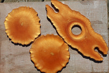 Load image into Gallery viewer, Wine butler set - Aztec gold resin
