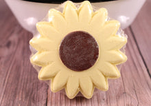 Load image into Gallery viewer, Sunflower Bath bomb - 3.5 oz - Sunflower Scent
